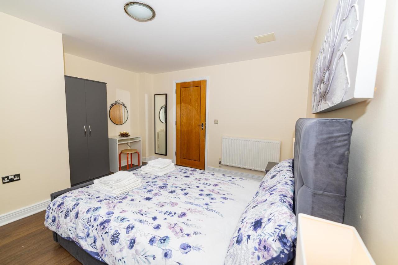 Two Bed Apartment Near Canary Wharf Лондон Екстер'єр фото