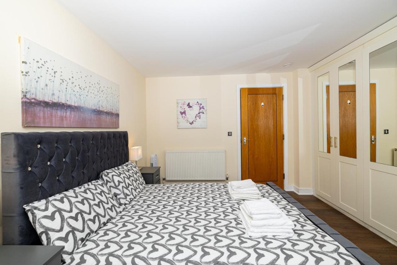 Two Bed Apartment Near Canary Wharf Лондон Екстер'єр фото