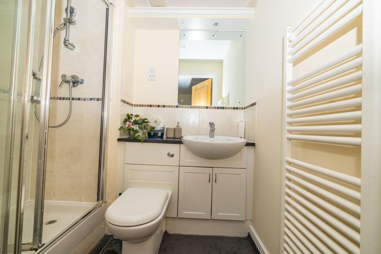 Two Bed Apartment Near Canary Wharf Лондон Екстер'єр фото