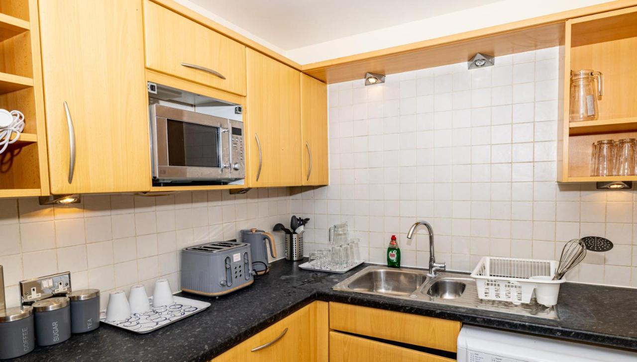 Two Bed Apartment Near Canary Wharf Лондон Екстер'єр фото