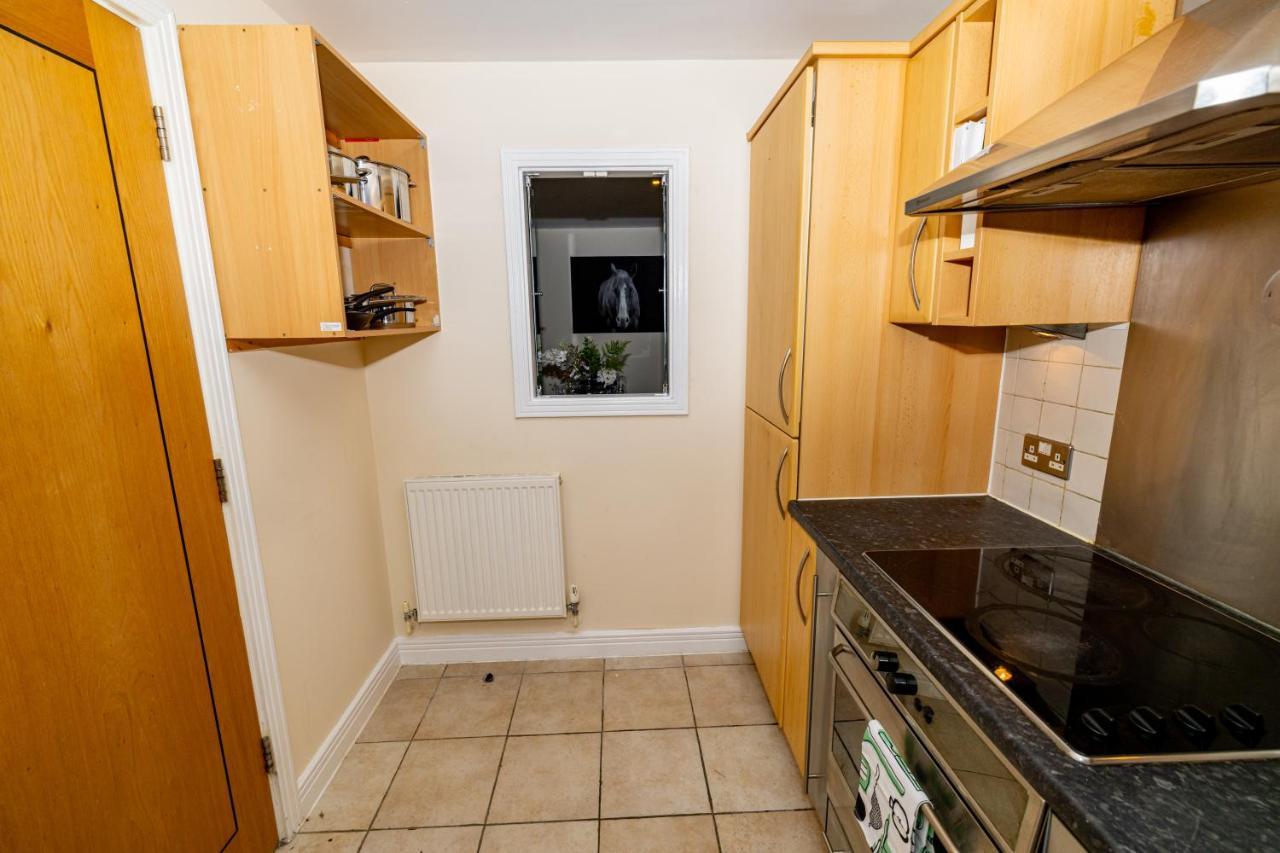 Two Bed Apartment Near Canary Wharf Лондон Екстер'єр фото