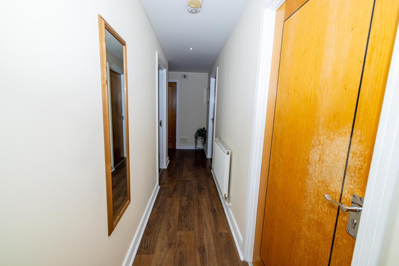 Two Bed Apartment Near Canary Wharf Лондон Екстер'єр фото