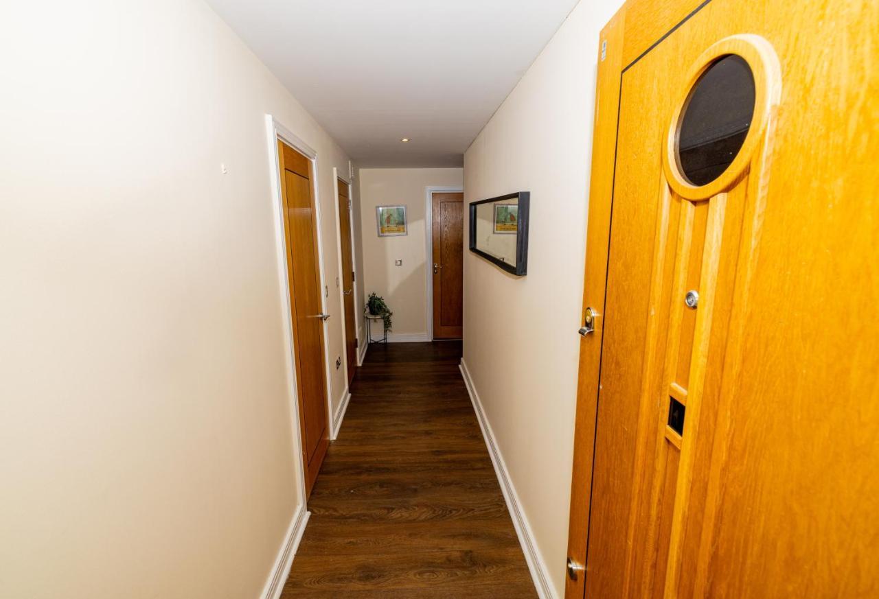 Two Bed Apartment Near Canary Wharf Лондон Екстер'єр фото