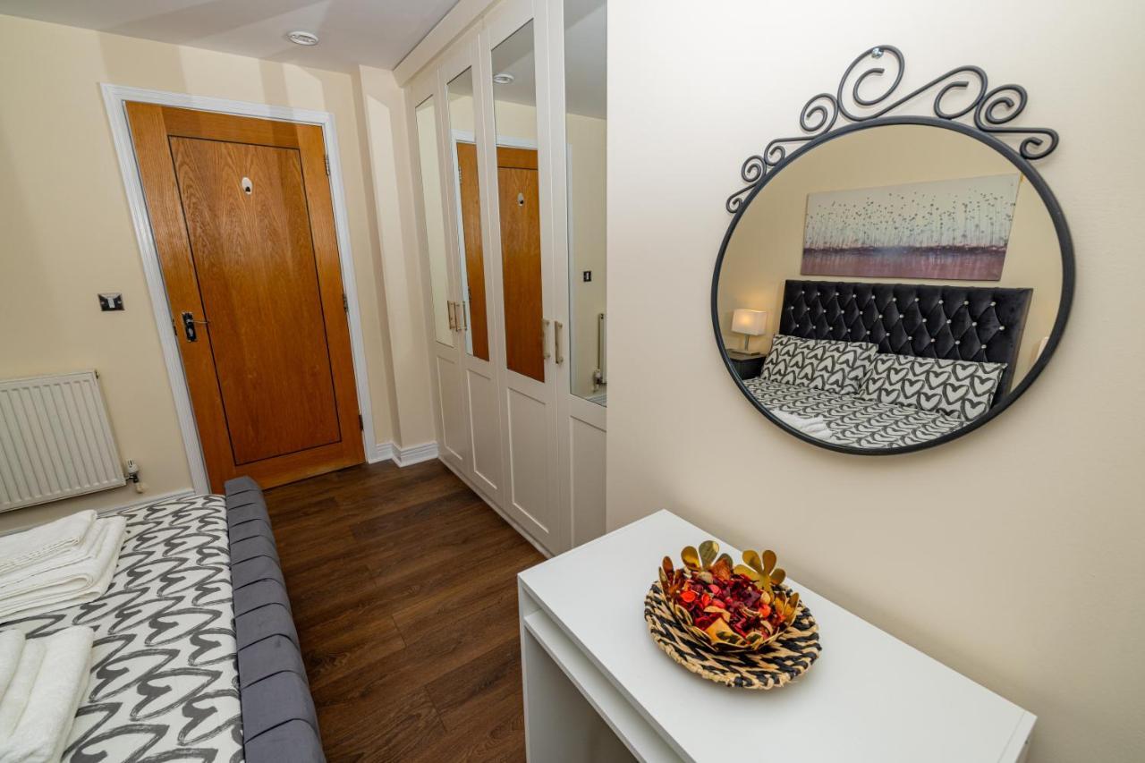 Two Bed Apartment Near Canary Wharf Лондон Екстер'єр фото